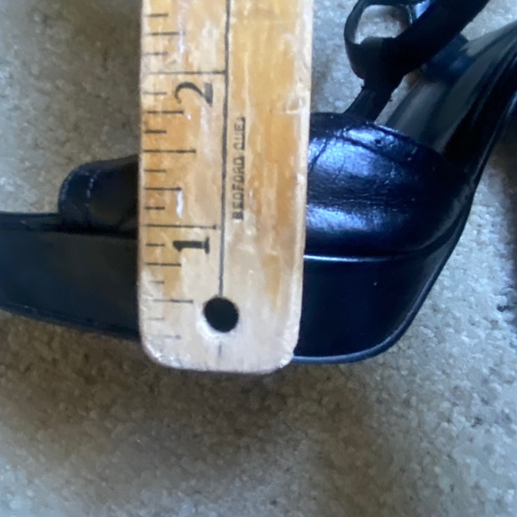 Eva & Zoe Black Leather T-Strap Shoes, Size 8 - Picture 11 of 12